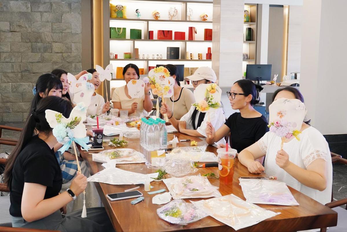 命令成千上万种文化的肥沃土地，为为人们提供