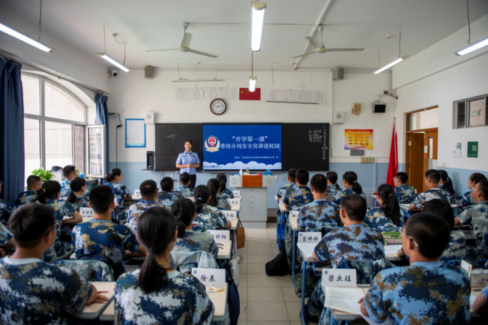 在开幕季节，学校护理正在出现！冰城的公共安全保护教师和安全学生