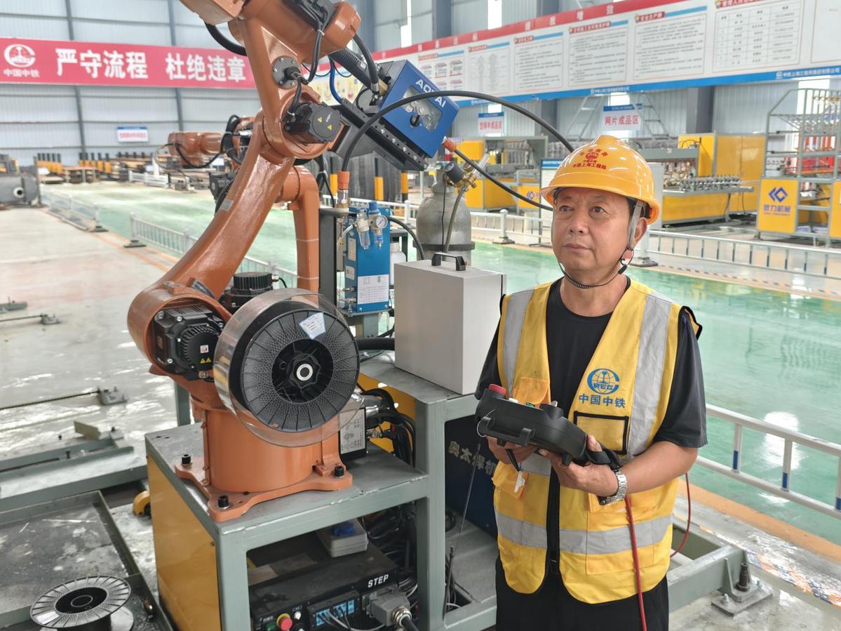 宜福高铁建设者坚守两个节日，攻坚恩施隧道，